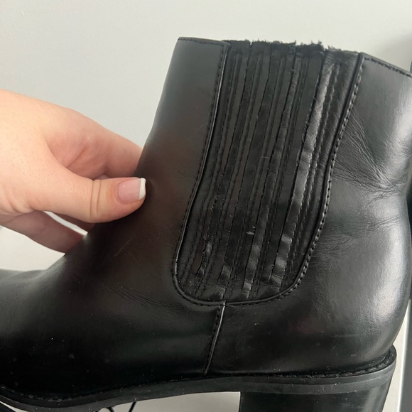 Blondo Elvina Waterproof Black Leather Bootie - Picture 8 of 8